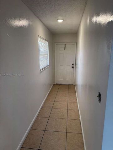 978 SW 10th Dr 15, Pompano Beach, FL 33060