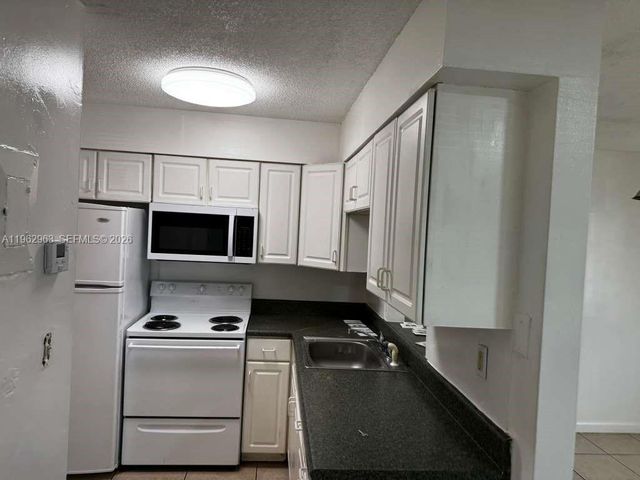 978 SW 10th Dr 15, Pompano Beach, FL 33060