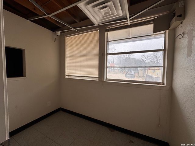 20 Dawnridge, Poteet, TX 78065