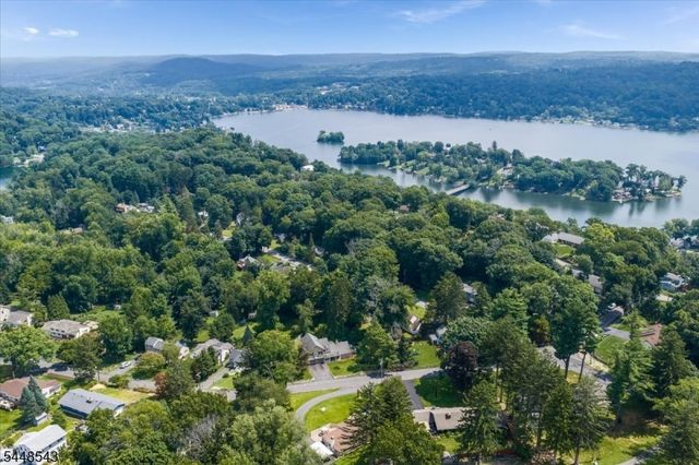 55 Shawnee Trl, Sparta Twp., NJ 07871