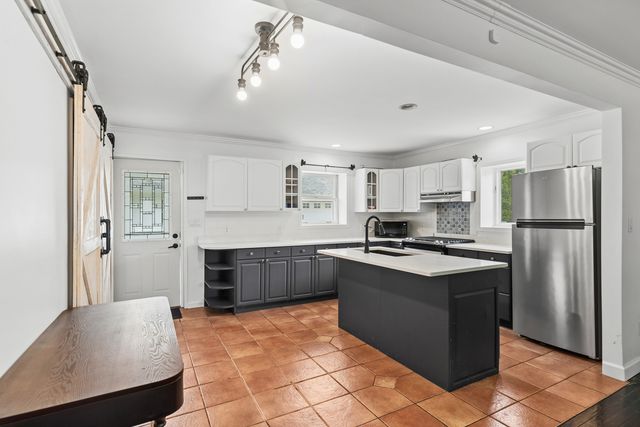 1404 WILSON Court, Zion, IL 60099