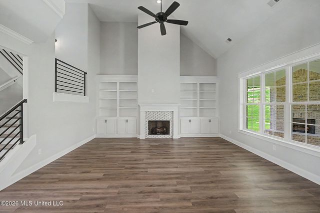 8130 Soaring Oaks Drive, Walls, MS 38680