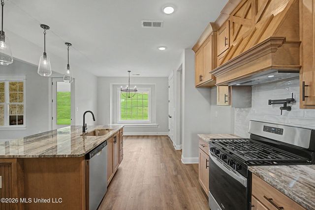8130 Soaring Oaks Drive, Walls, MS 38680
