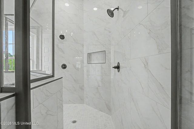 8130 Soaring Oaks Drive, Walls, MS 38680