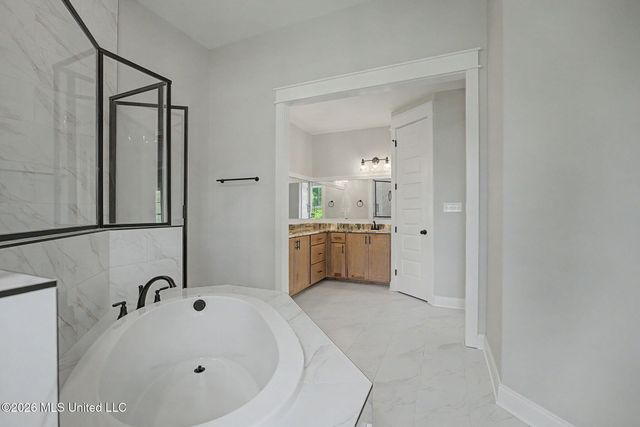 8130 Soaring Oaks Drive, Walls, MS 38680