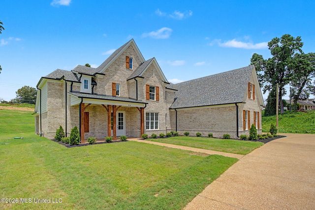8130 Soaring Oaks Drive, Walls, MS 38680