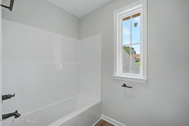 8130 Soaring Oaks Drive, Walls, MS 38680