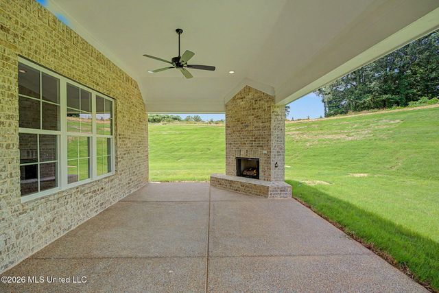 8130 Soaring Oaks Drive, Walls, MS 38680
