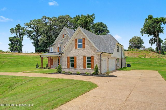 8130 Soaring Oaks Drive, Walls, MS 38680