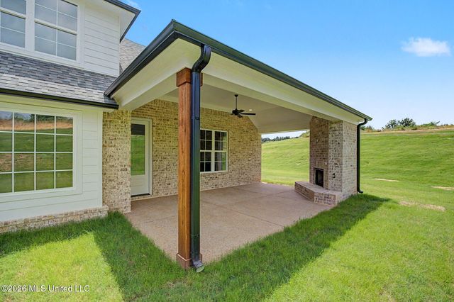 8130 Soaring Oaks Drive, Walls, MS 38680