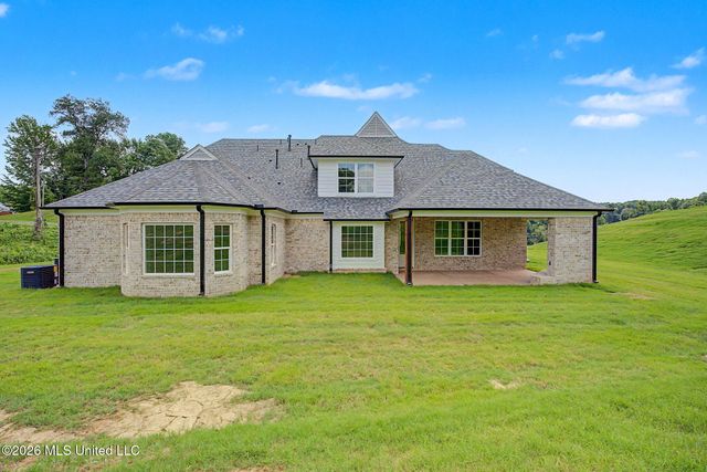8130 Soaring Oaks Drive, Walls, MS 38680