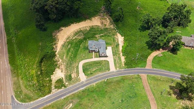 8130 Soaring Oaks Drive, Walls, MS 38680