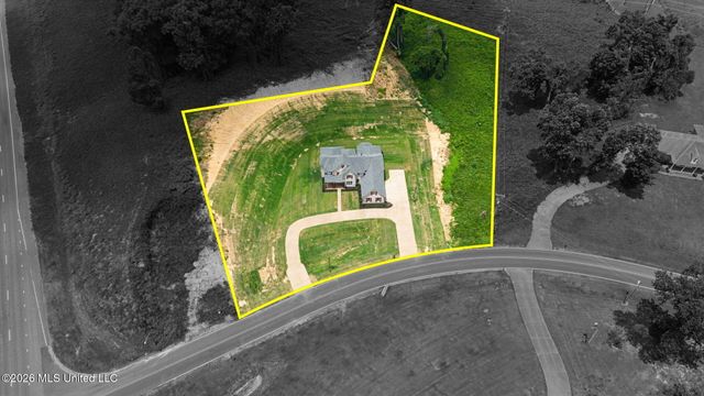 8130 Soaring Oaks Drive, Walls, MS 38680