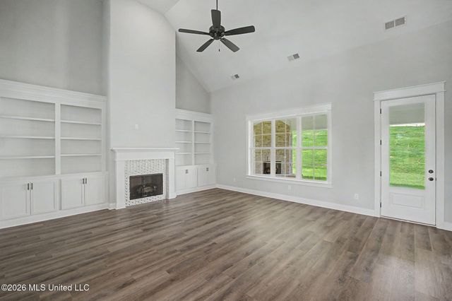 8130 Soaring Oaks Drive, Walls, MS 38680