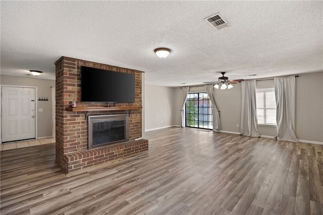 302 E Date Street, Russellville, AR 72802