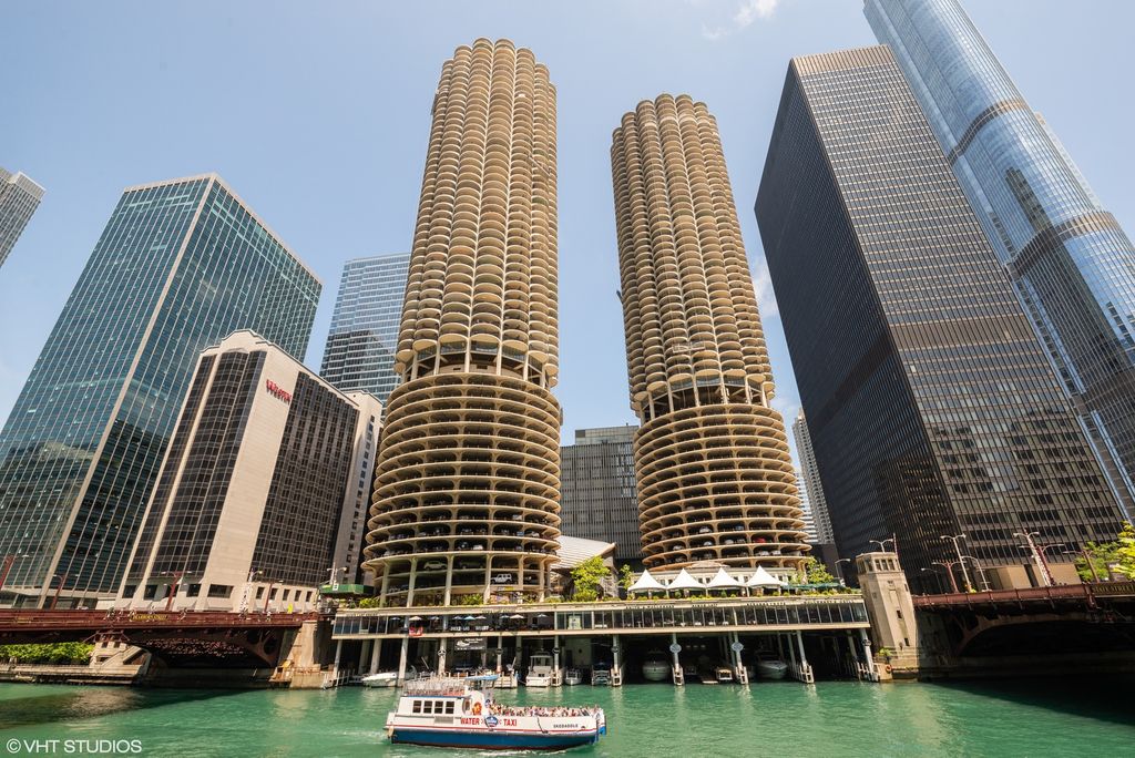 300 N STATE Street 5818, Chicago, IL 60654