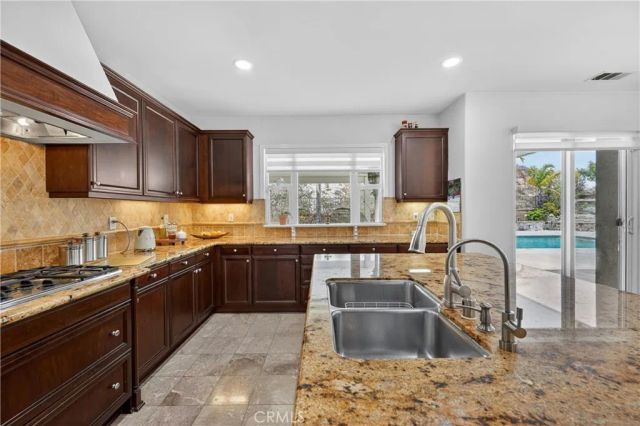 2883 Wolfson Circle, Corona, CA 92879