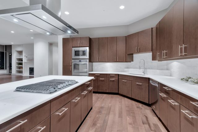 1750 Sky Lark Ln 3020, Houston, TX 77056