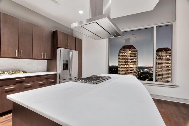 1750 Sky Lark Ln 3020, Houston, TX 77056