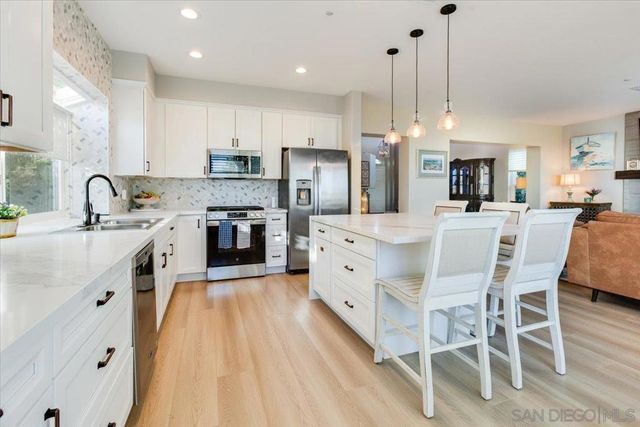 2451 Country View Gln, Escondido, CA 92026