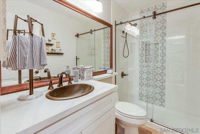 2451 Country View Gln, Escondido, CA 92026