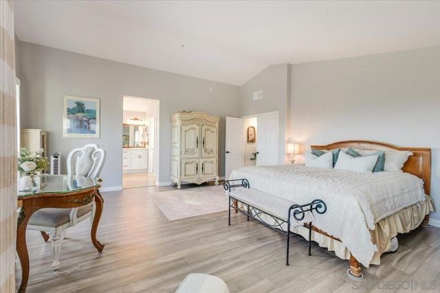 2451 Country View Gln, Escondido, CA 92026