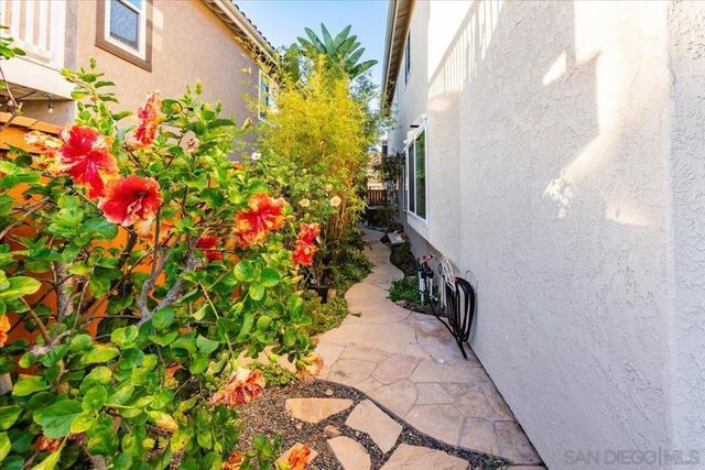 2451 Country View Gln, Escondido, CA 92026