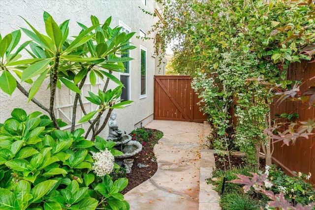 2451 Country View Gln, Escondido, CA 92026