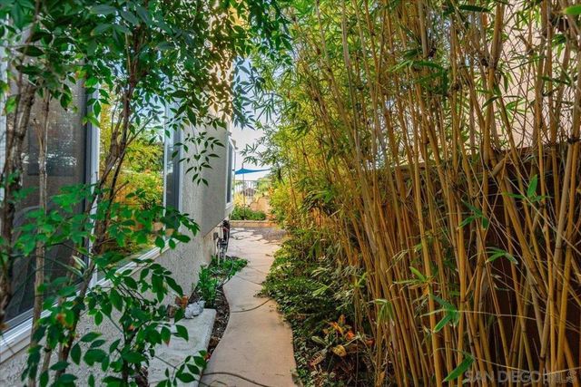 2451 Country View Gln, Escondido, CA 92026