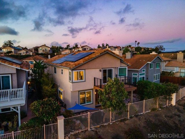 2451 Country View Gln, Escondido, CA 92026