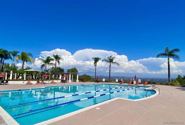 2451 Country View Gln, Escondido, CA 92026