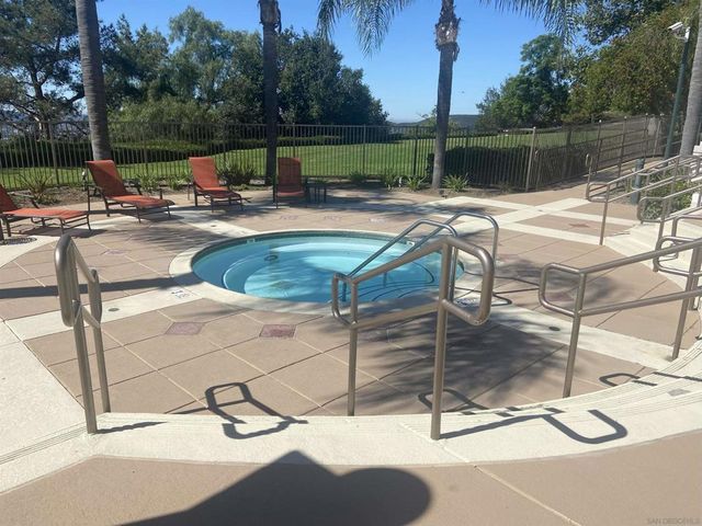 2451 Country View Gln, Escondido, CA 92026