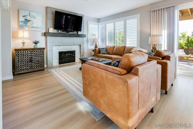 2451 Country View Gln, Escondido, CA 92026