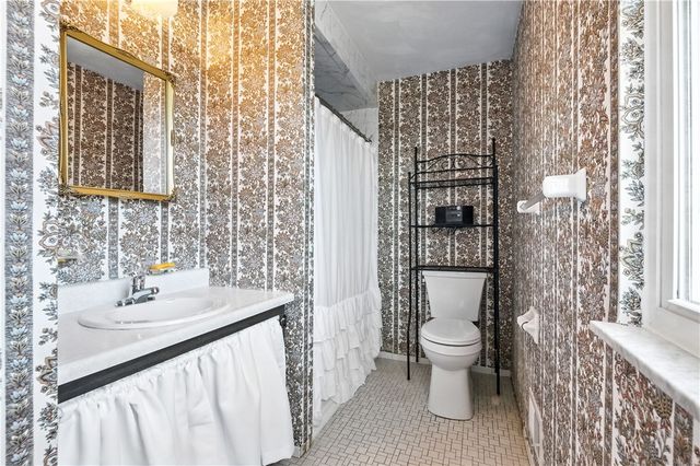 436 Lisa Drive, West Mifflin, PA 15122