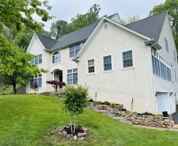 8 Pring Ct, West Orange Twp., NJ 07052