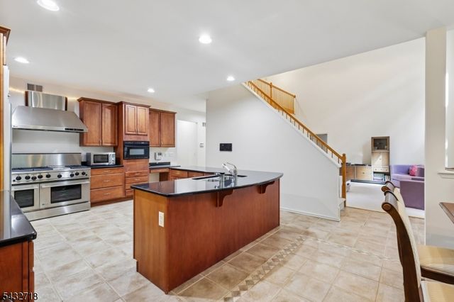 8 Pring Ct, West Orange Twp., NJ 07052