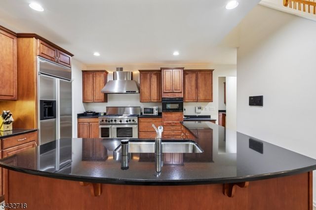 8 Pring Ct, West Orange Twp., NJ 07052