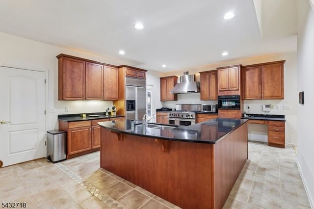 8 Pring Ct, West Orange Twp., NJ 07052