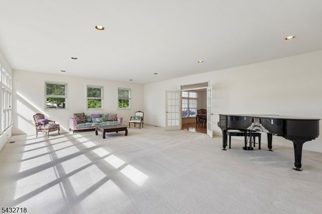 8 Pring Ct, West Orange Twp., NJ 07052