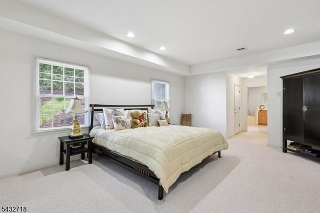 8 Pring Ct, West Orange Twp., NJ 07052