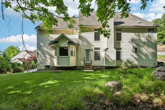 8 Pring Ct, West Orange Twp., NJ 07052