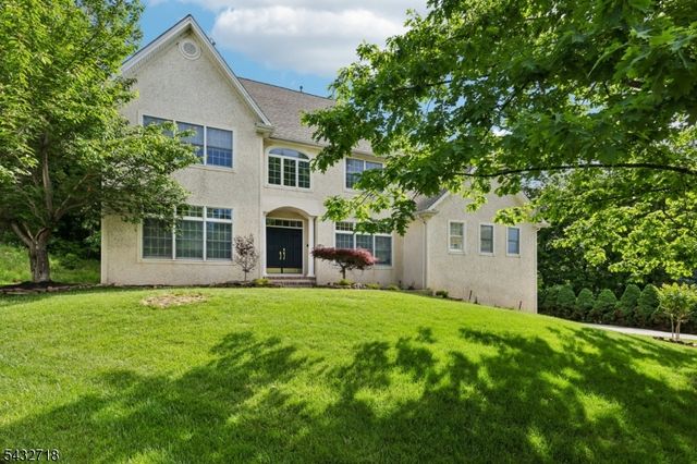 8 Pring Ct, West Orange Twp., NJ 07052
