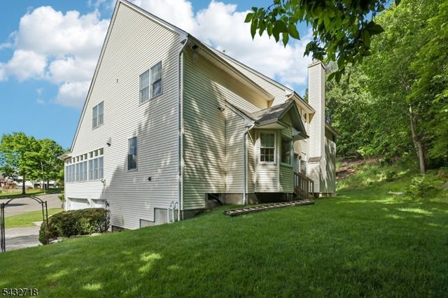 8 Pring Ct, West Orange Twp., NJ 07052