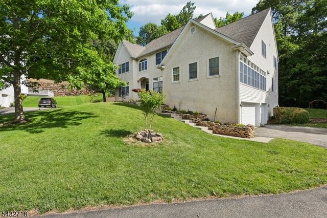 8 Pring Ct, West Orange Twp., NJ 07052