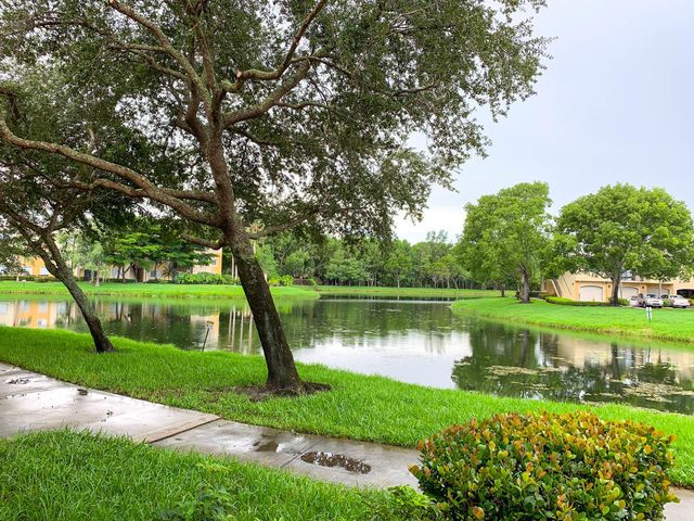 500 CRESTWOOD Court N 502, Royal Palm Beach, FL 33411