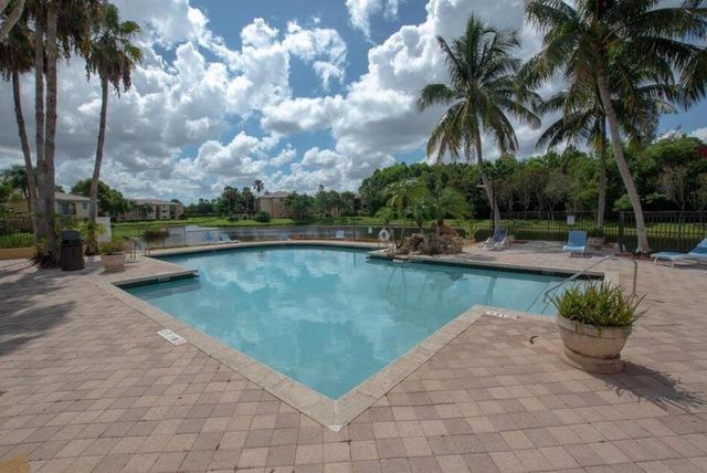 500 CRESTWOOD Court N 502, Royal Palm Beach, FL 33411
