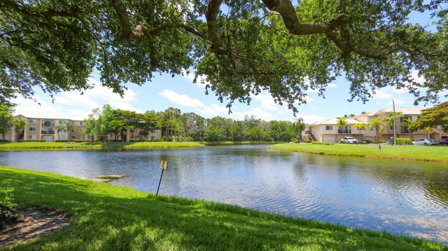 500 CRESTWOOD Court N 502, Royal Palm Beach, FL 33411