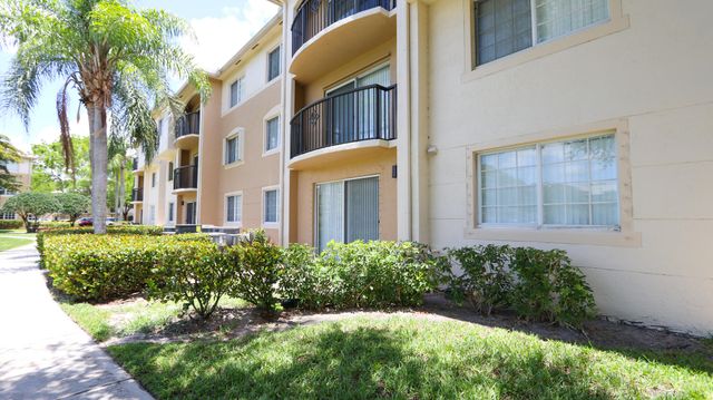 500 CRESTWOOD Court N 502, Royal Palm Beach, FL 33411