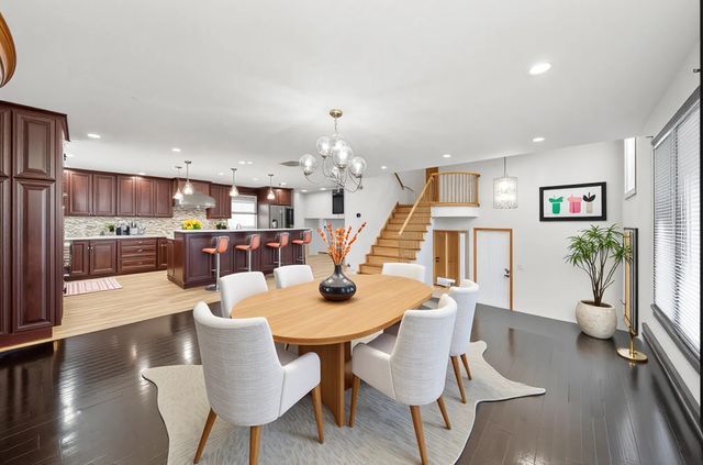 912 N Sumac Lane, Mount Prospect, IL 60056