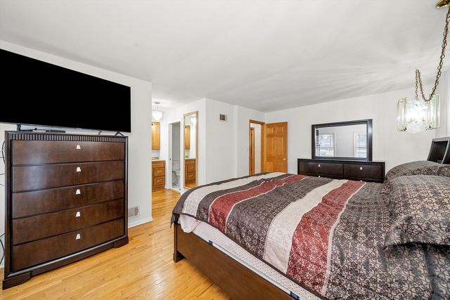 912 N Sumac Lane, Mount Prospect, IL 60056